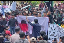Mahasiswa Lamongan Aksi Tolak Kebijakan Efisiensi Anggaran