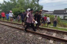 Kakak Dan Adik di Lamongan Tewas Tertabrak Kereta Api Saat Pulang dari Pasar