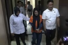 Tersangka arisan bodong diamankan Satreskrim Polres Lamongan (Sapari/ Tagarjatim.id)