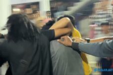 Terduga Pelaku Curanmor Nyaris Dimassa, Ratusan Warga kepung Balai Desa