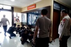 Para pelajar yang diamankan di Mapolres Lamongan.