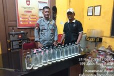 Polsek Babat Gagalkan Pengiriman Puluhan Botol Arak Bali 13 IMG 20251125 WA0001