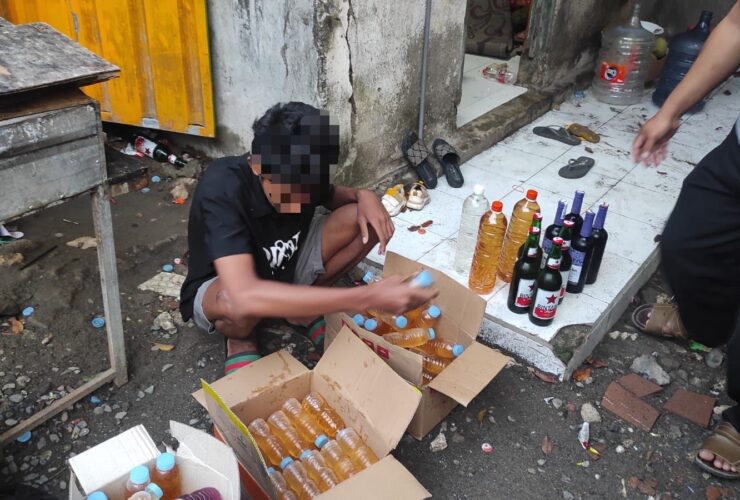 Jelang Nataru, Polsek Brondong Gencar Sikat Penjual Miras 3 318c470a f878 4ef3 ad80 f42e10f40a62