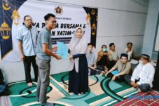 PWI Lamongan Santuni Anak Yatim dari Hasil Lelang Kontes Lele