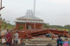 Angin Puting Beliung Robohkan Rumah Warga di Sugio Lamongan